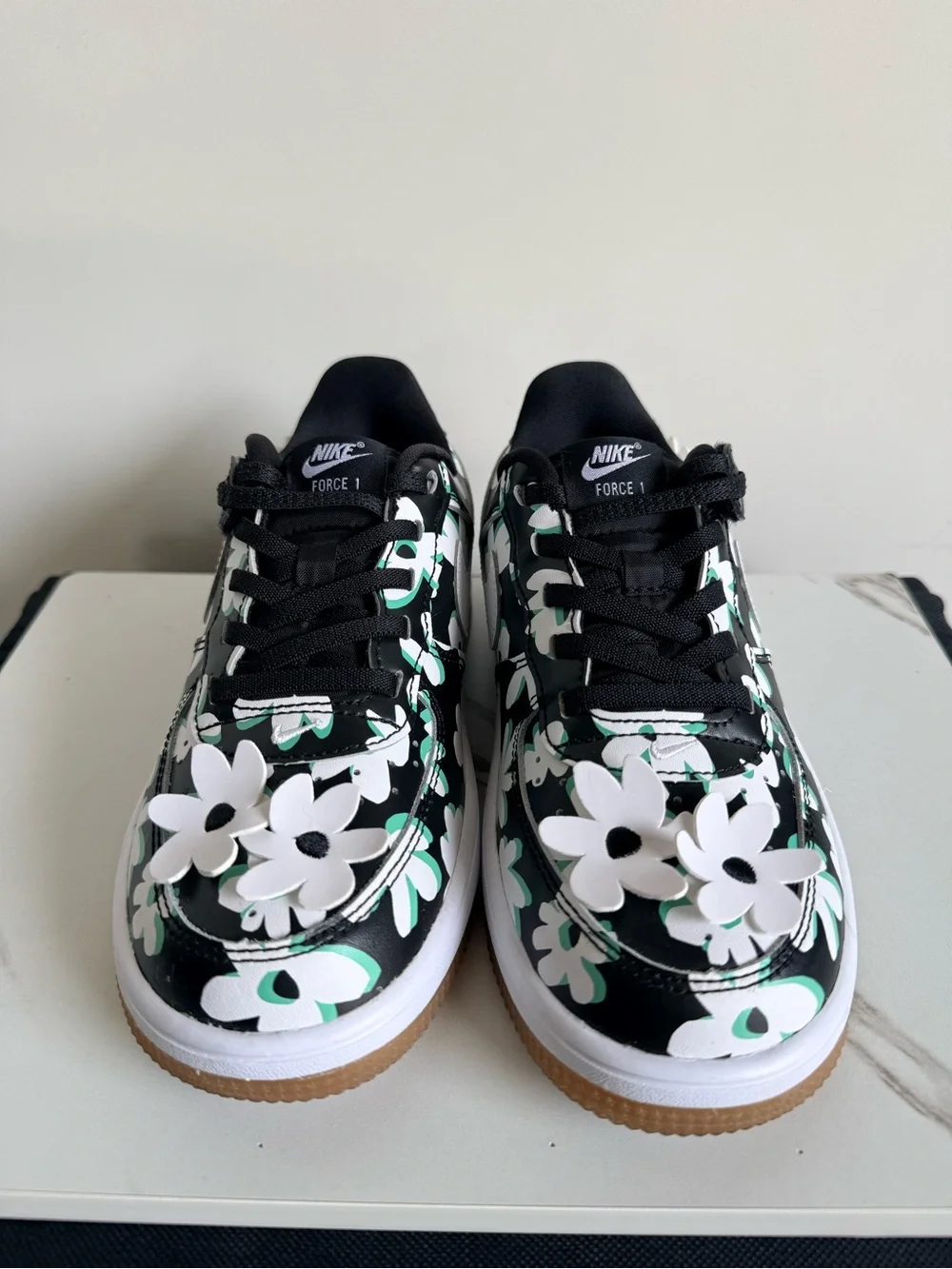 Nike brand NEW Girl size 2.5, Force 1 Low LV8 EasyOn